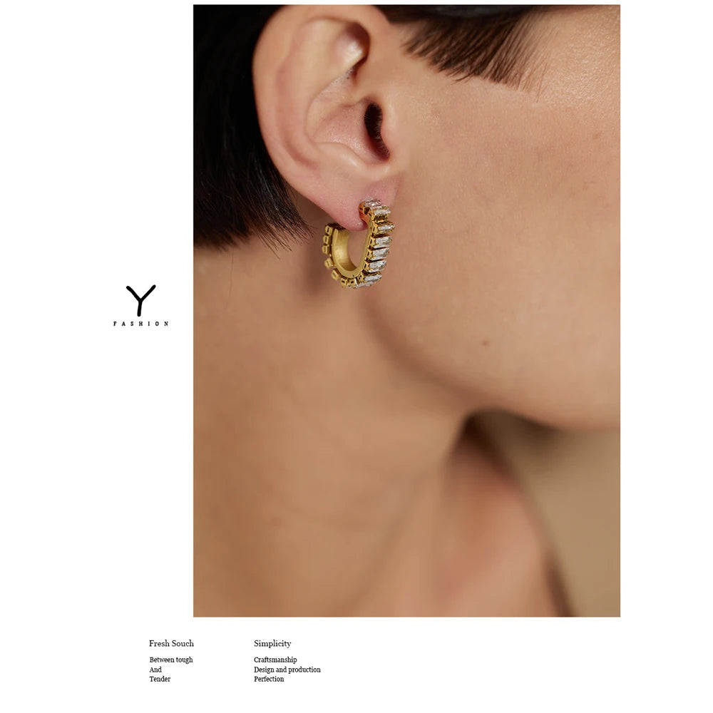 Brinco Miridia com Detalhe em Zircônia Banhado em Ouro 18K - AuraMirage®