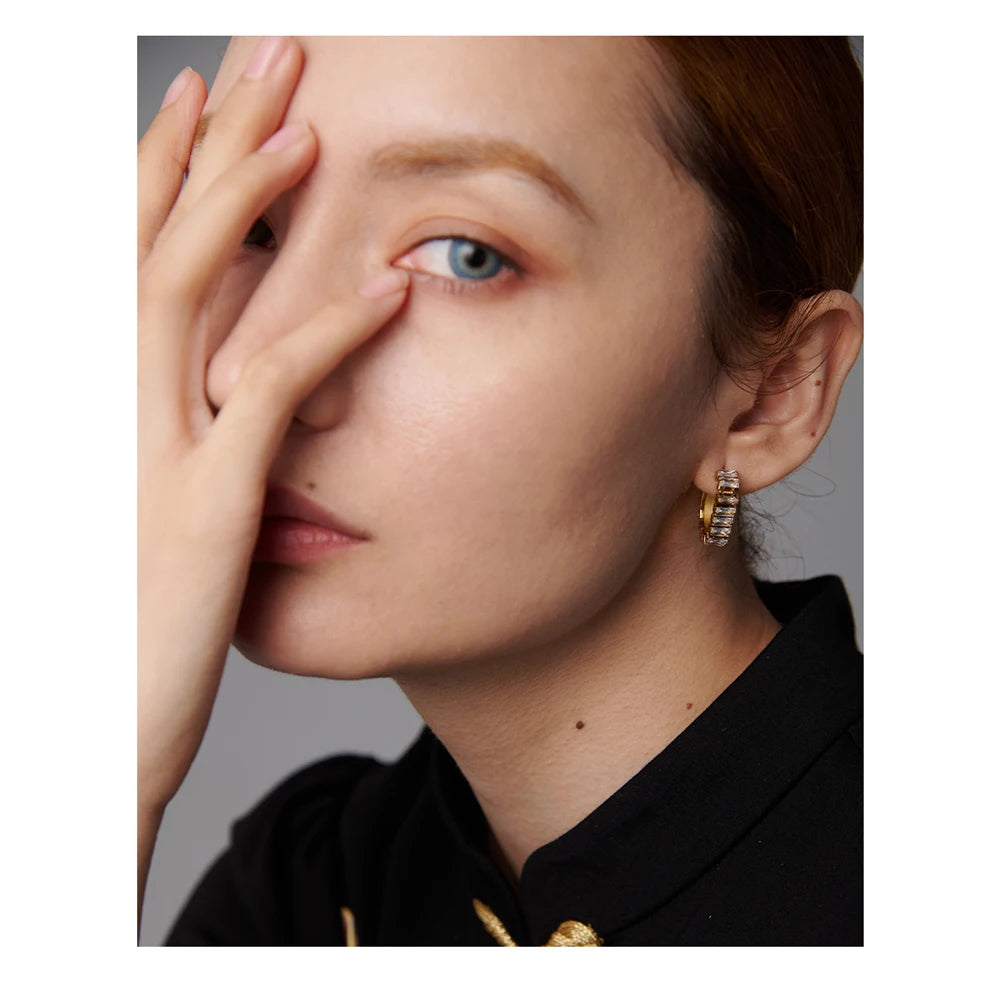 Brinco Miridia com Detalhe em Zircônia Banhado em Ouro 18K - AuraMirage®