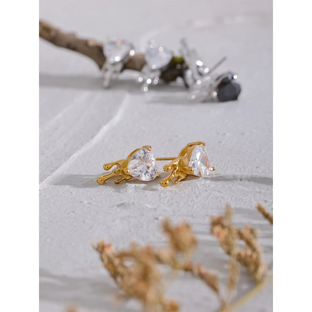 https://auracrystal.com.br/products/brinco-nyara-com-detalhe-em-zirconia-banhado-em-ouro-18k-auramirage%C2%AE?_pos=1&_psq=nyara&_ss=e&_v=1.0
