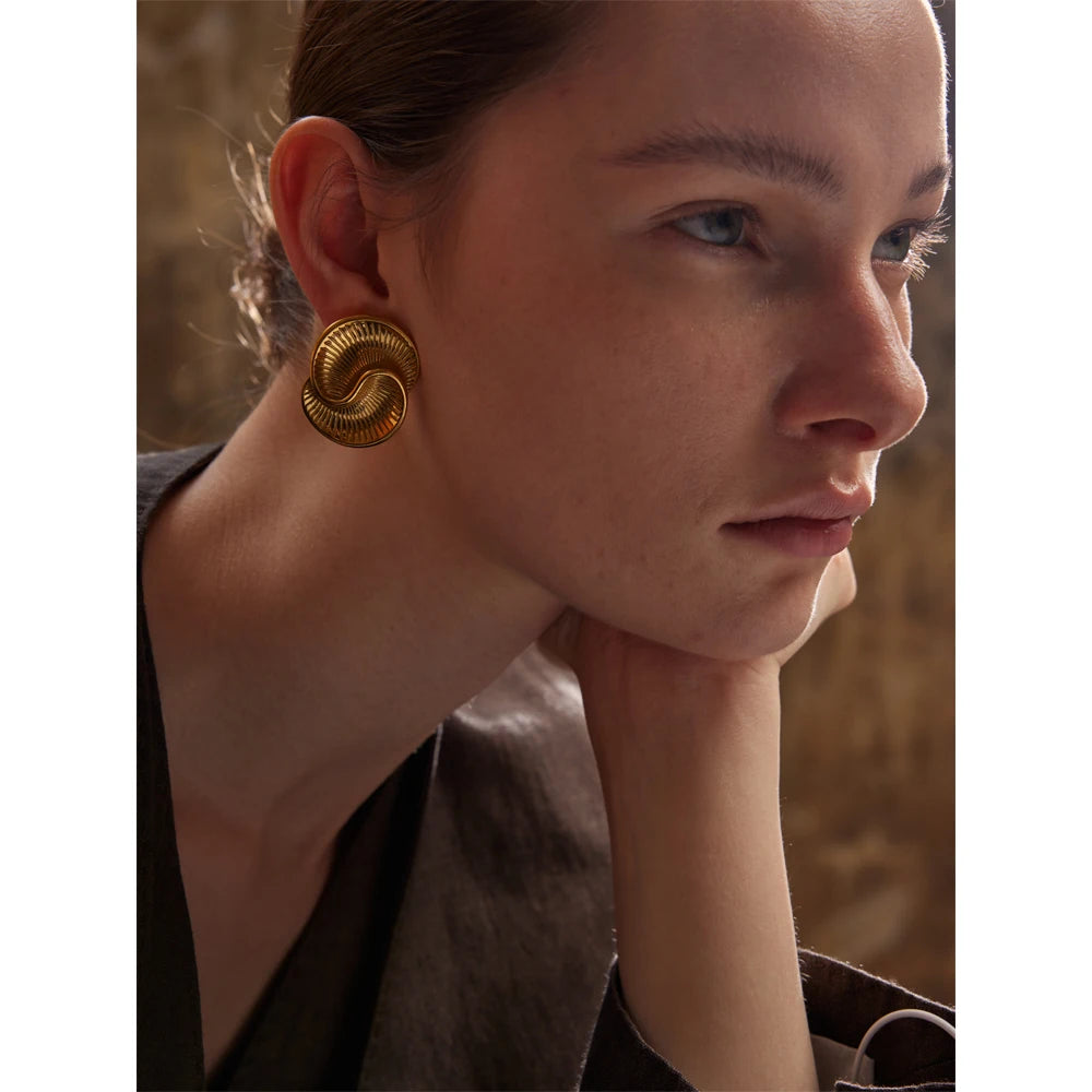 Brinco Ondra Banhado em Ouro 18K - AuraMirage®