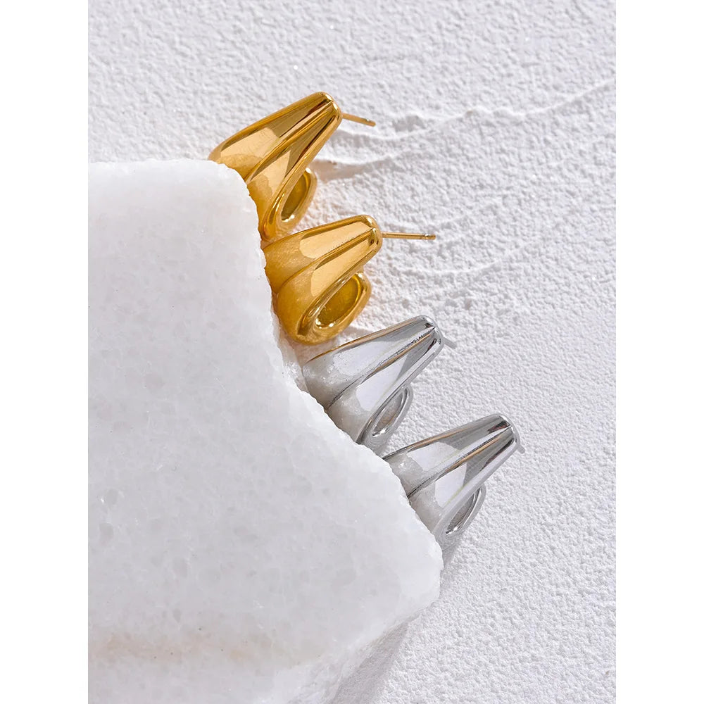 Brinco Fluir Banhado em Ouro 18K - AuraMirage®