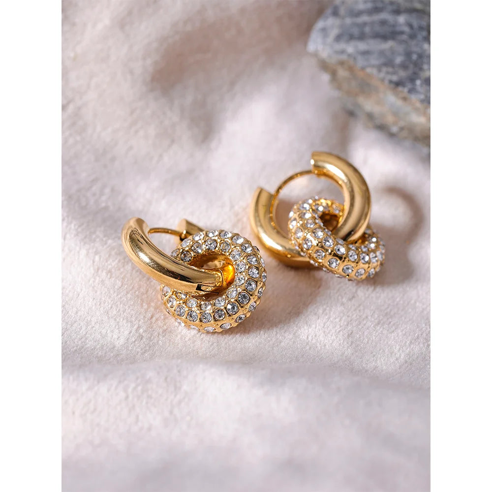 https://auracrystal.com.br/products/brinco-orania-com-detalhe-em-zirconia-banhado-em-ouro-18k-auramirage%C2%AE?_pos=1&_psq=orania&_ss=e&_v=1.0