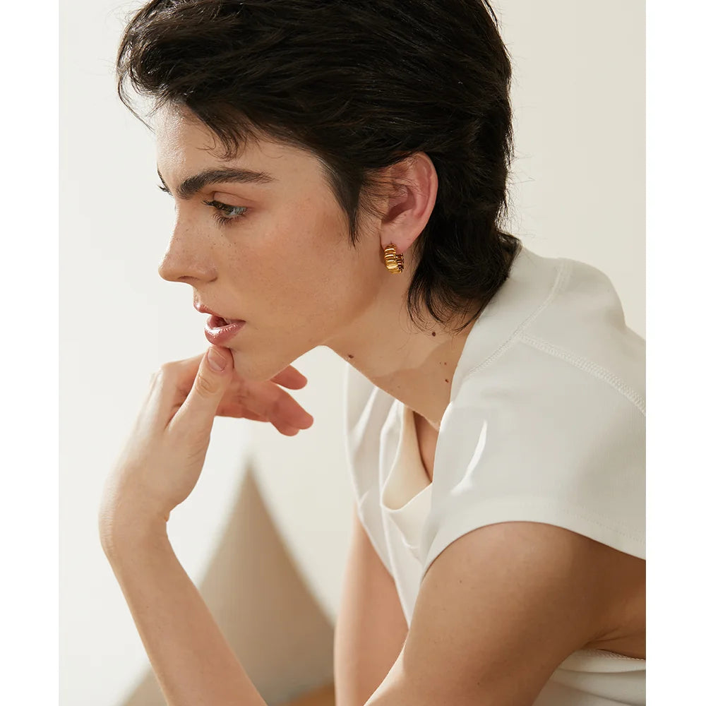 Brinco Ondel Banhado em Ouro 18K - AuraMirage®