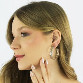 Brinco Argola Martelada Silente com design martelado banhado a ouro da coleção Aura Alvorecer