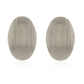 Brinco Oval Texturizado Órbita com design texturizado banhado a ouro da coleção Aura Alvorecer