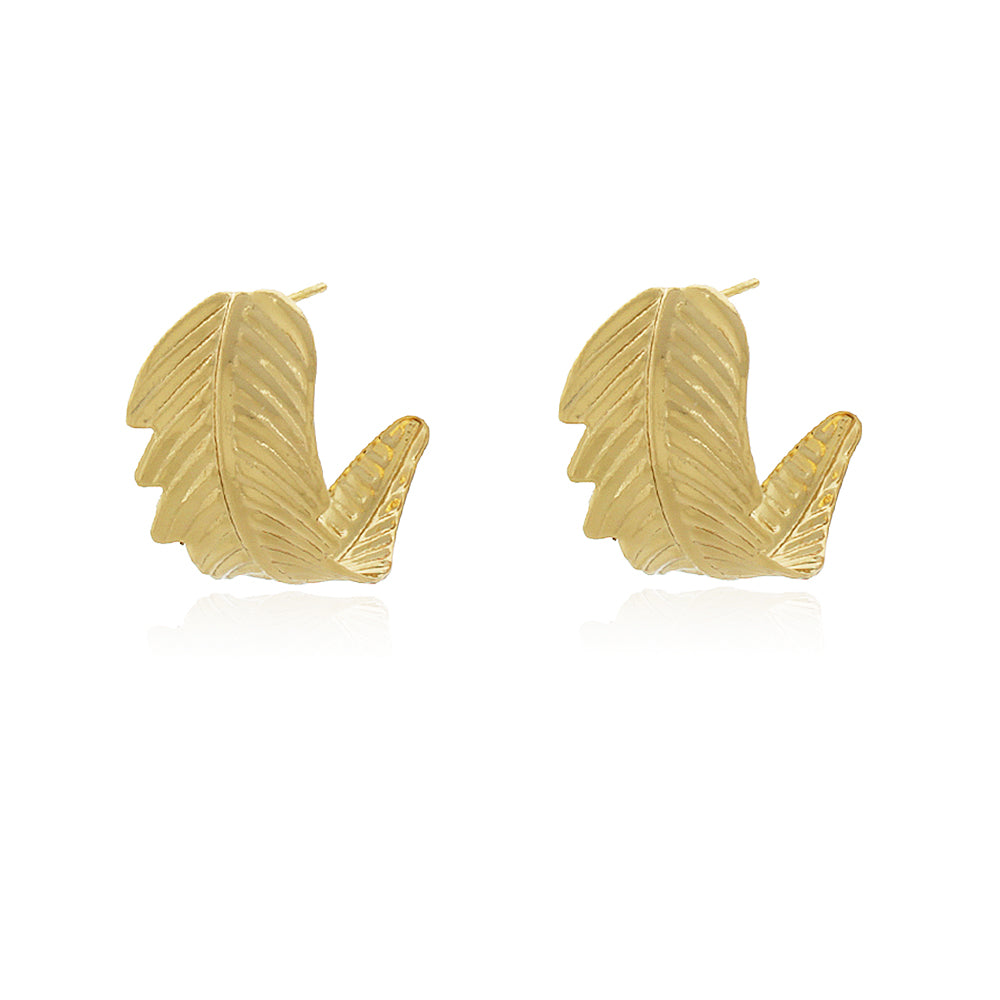 Brinco Argola Folhagem com design de folhagem banhado a ouro da coleção Aura Alvorecer