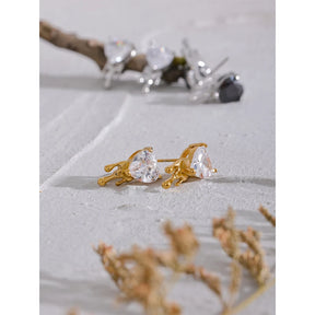 https://auracrystal.com.br/products/brinco-nyara-com-detalhe-em-zirconia-banhado-em-ouro-18k-auramirage%C2%AE?_pos=1&_psq=nyara&_ss=e&_v=1.0