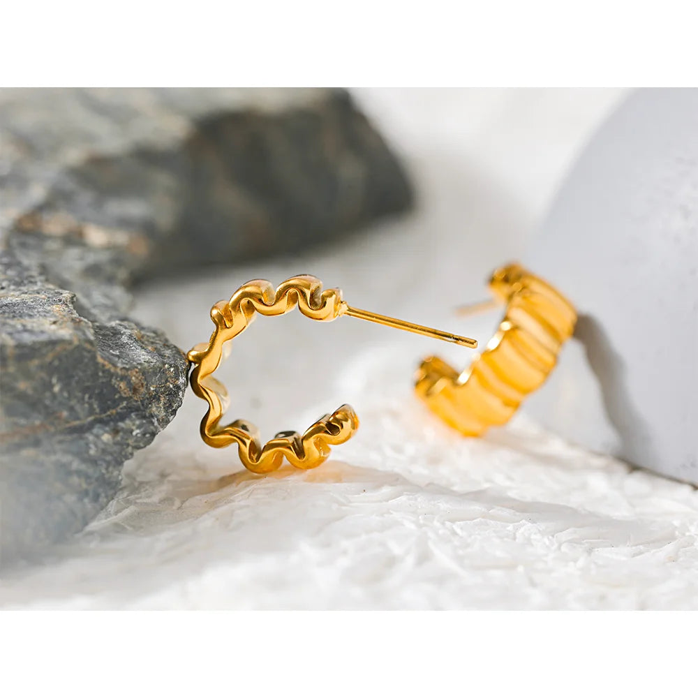 Brinco Ondel Banhado em Ouro 18K - AuraMirage®