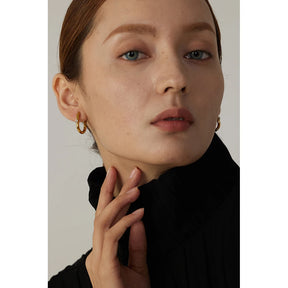 https://auracrystal.com.br/products/brinco-elara-com-detalhe-em-zirconia-banhado-em-ouro-18k-auramirage%C2%AE?_pos=1&_psq=elara&_ss=e&_v=1.0