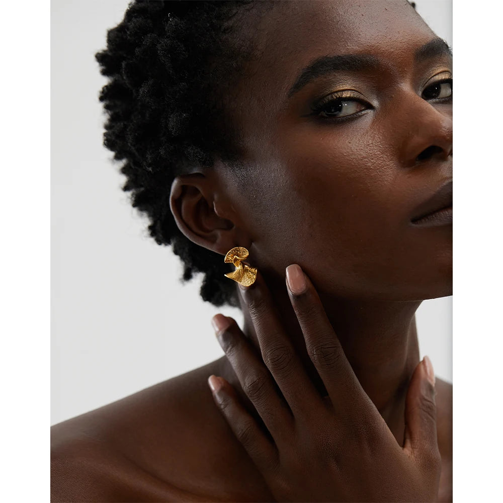 Brinco Vera  Banhado em Ouro 18K - AuraMirage®