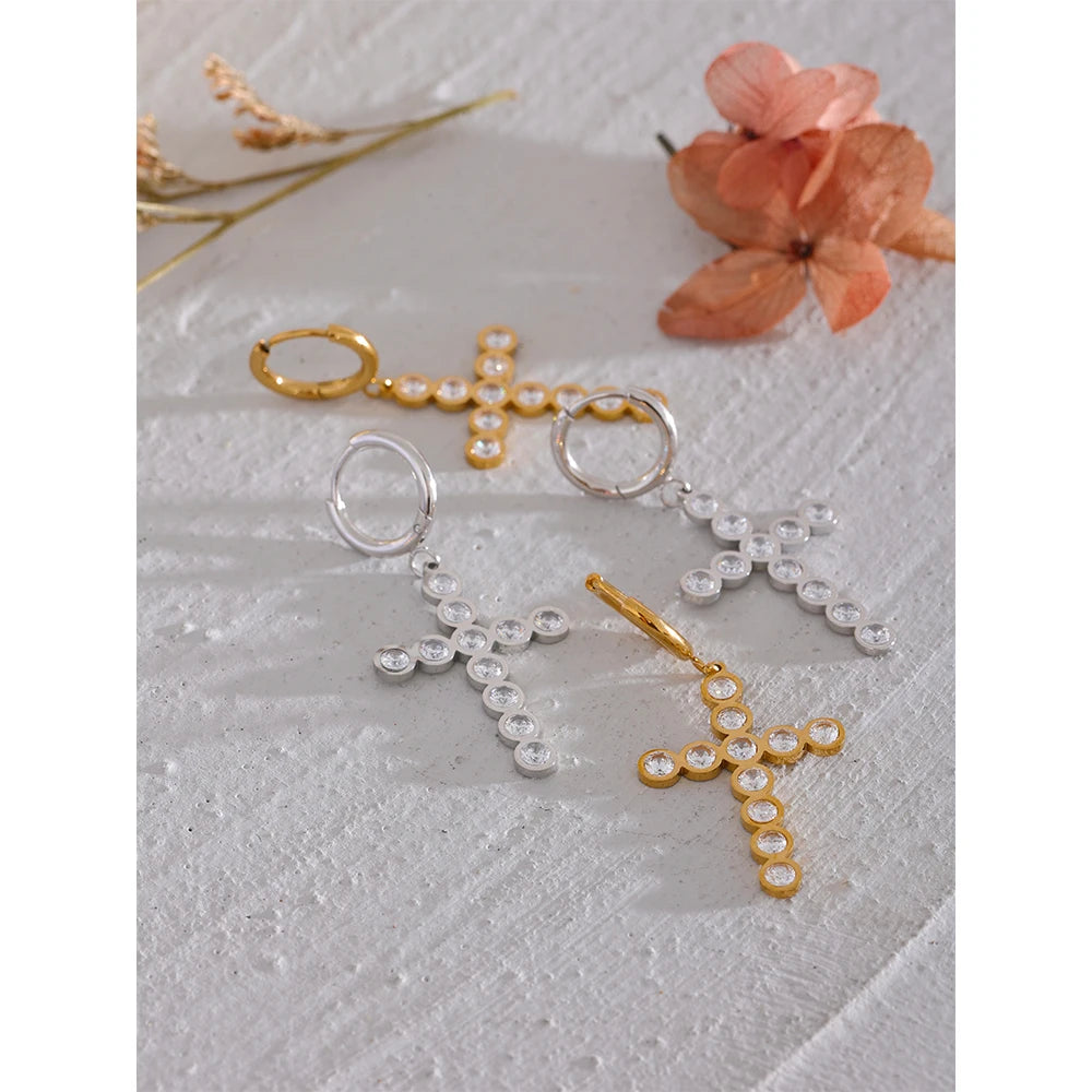https://auracrystal.com.br/products/brinco-ondara-com-detalhe-em-zirconia-banhado-em-ouro-18k-auramirage%C2%AE?_pos=1&_psq=ondara&_ss=e&_v=1.0