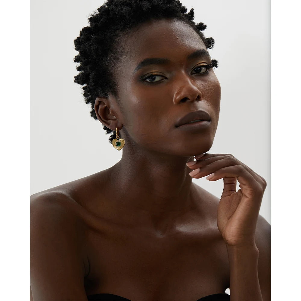 https://v9fg5f1n7f46m8jx-69724242170.shopifypreview.com/products/brinco-auren-com-detalhe-em-zirconia-banhado-em-ouro-18k-auramirage%C2%AE?_pos=1&_psq=aure&_ss=e&_v=1.0