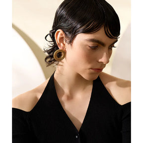 Brinco Trama Texturizado Banhado em Ouro 18K - AuraMirage®